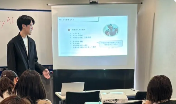 福岡市内で実施した保護者向けAIリテラシー講演の様子